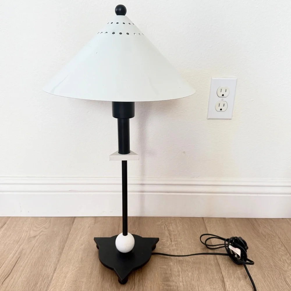 Vintage 1980s BE YANG Memphis Style Postmodern Table Desk Lamp White Black 21.5”